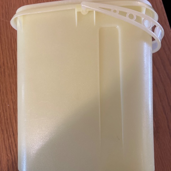 Vintage Tupperware container - Picture 5 of 6